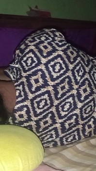 Minha esposa indiana nem me deixa ir na cama. Eu estou lambendo a buceta de uma esposa indiana sexy
