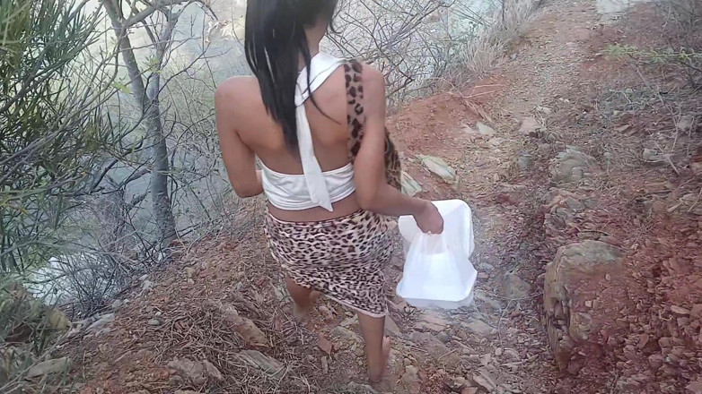 Kylie_morgan_146: A jovem me deu sua buceta apertada na praia