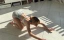 Holy Harlot: Spettacolo di flessibilità di stretching