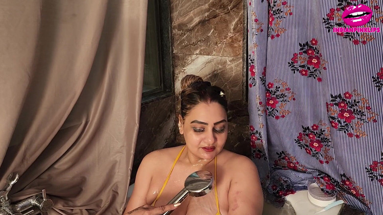 Indianpinklips: Hema si kakak ipar india lagi asik sama cowok berondong...