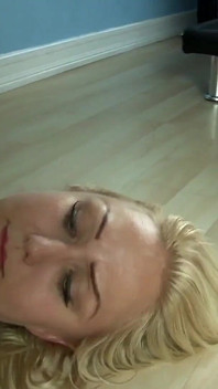 Lesbian baru Dana Vespoli dan Natasha Voya dua pelacur dengan pepek bercukur dan rambut blonde berkongkek dengan mainan dalam pepek mereka