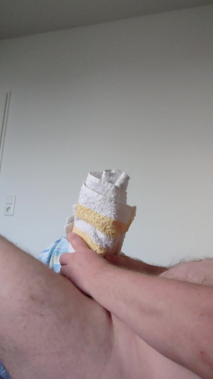Carmen_Nylonjunge: Towel Wichs Con Preservativo De Medias