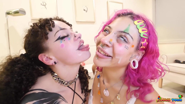 Nasty Sluts Studios: Clown Town Ep.2: Lízání zadku, stříkání cum Clown Děvky