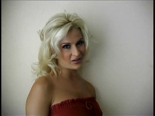 Super Babes: Záběry v zákulisí pornohvízd mluvících před akcí před kamerou