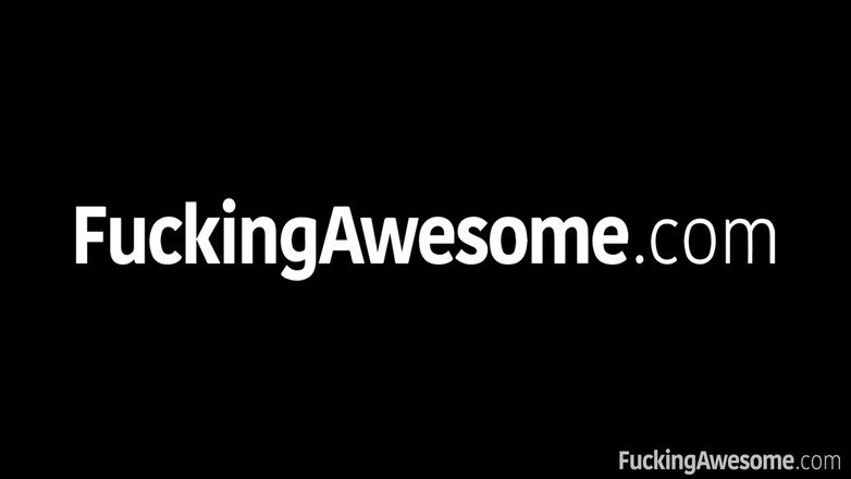 Fucking Awesome: Emlakçı Natalia Starr bir ev satmak istiyor