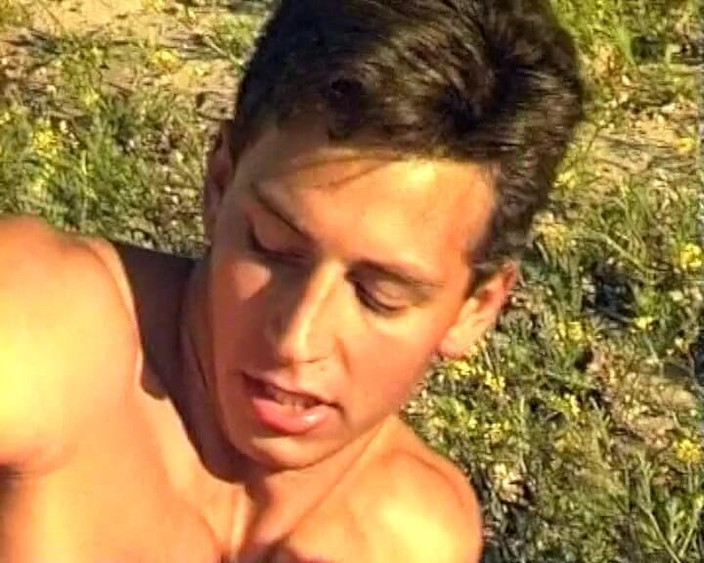 Hardcore German Club: Маленьку німецьку зведену сестру хардкорно відтрахали на пляжі