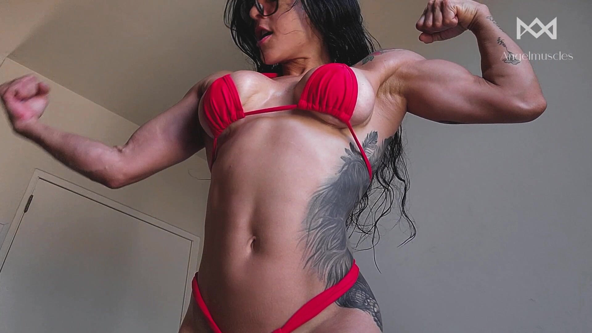 Sun-tanned Muscle Temptation