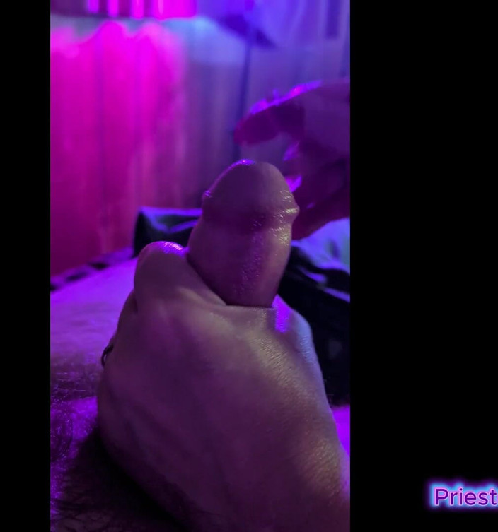 Elaras Pan: 女祭司elara的肉欲第一人称视角冥想打手枪