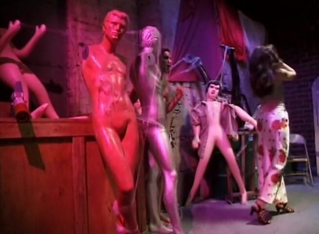 Sex Toy Entertainment: Morena perra obtiene semen en la boca después de obtener...