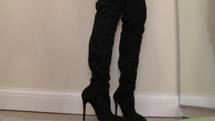 Danielle Maye: Suede-stiefel-dominanz