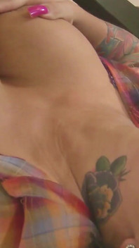 大きなおっぱいの女の子Mason Moore誘惑へずさんな濡れた弄によって見知らぬ人