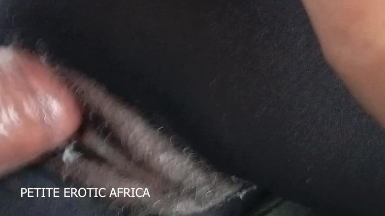 Petite Erotic Africa: Šukání lilltle lovet kundičky a zadku