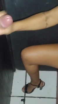 I Love Sucking a Cock in a Glory Hole, Especially When the Guy Cums in My Mouth.
