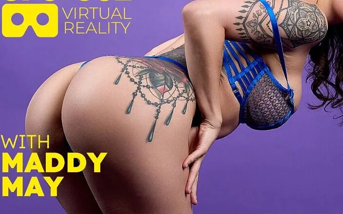 Up Close VR: Zblízka VR - Potetovaná brunetka Maddy May Saje &amp; Titty šuká váš obrovský...