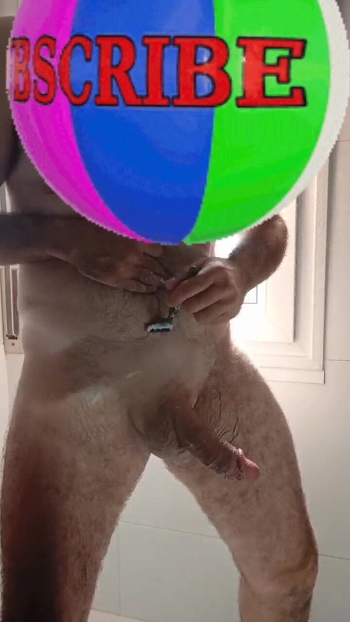 Xauencaliente: Handsome Mature Chubby with Big Fat Cock Shaving My Cock...