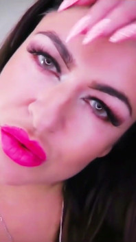 Zamilte se do mě - ASMR - slečna Bohyně Krystal
