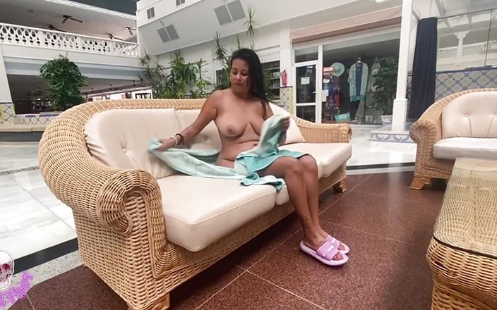 Mayay Thor X: I Nake in a Public Hotel Looking for Cocks and...