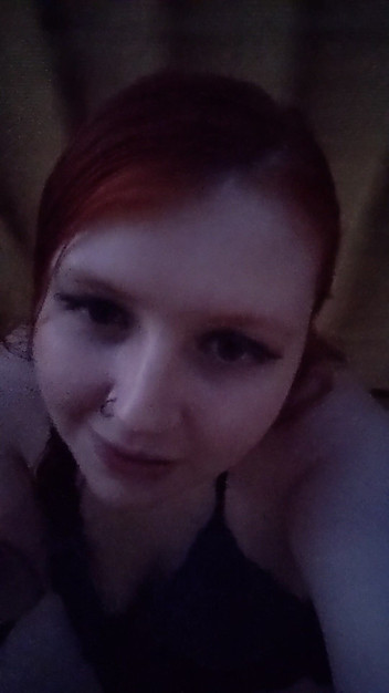 Sin Spice by Sophia Sinclair and Jasper Spice: Tetek besar mengusik semasa merokok oleh SophiaSinclair