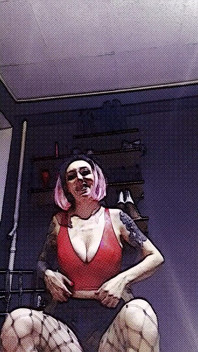 Lady Angela scuipă efecte de desene animate