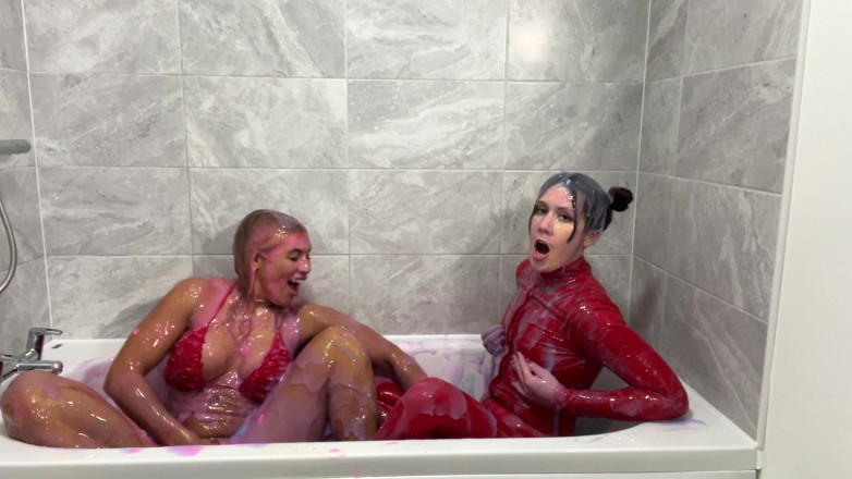 CALLIE ROKS: Latex Gunge dengan Belle Ohara