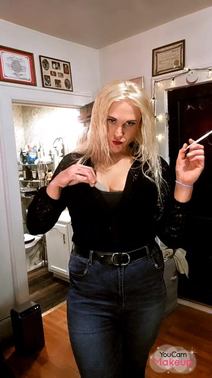 Darkfetish2k: Mami fuma antes de follar