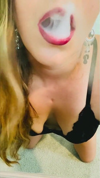 Sexy Latina Vapes in Black