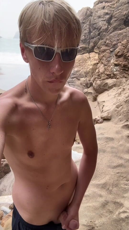 Axton Drake: Divertimento in spiaggia arrapato