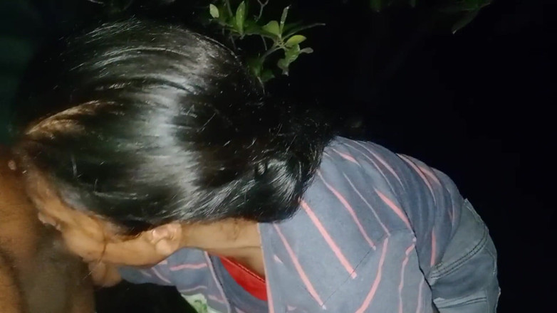 NikiRathod: Ormanda Domaltmalı Ve Oral Seks Kombinasyonu