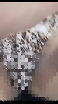 Sendo dedilhado e esbofeteado pelo meu marido indiano