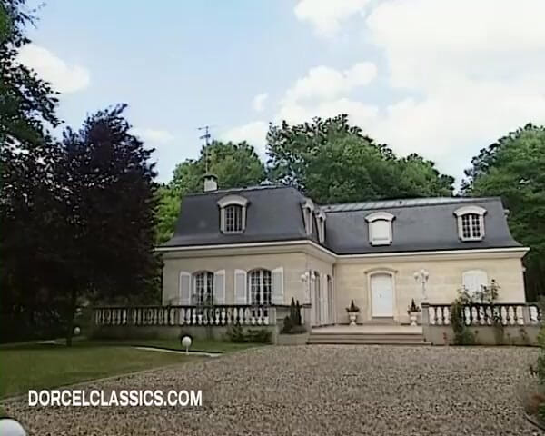 Dorcel classics: Laure Sainclair araba tamircisiyle anal seks istiyor