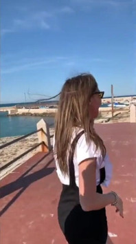 Malena nimmt christian Clays schwanz besorgt in den arsch in Puglia