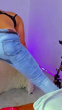 Kencing dalam seluar jeans