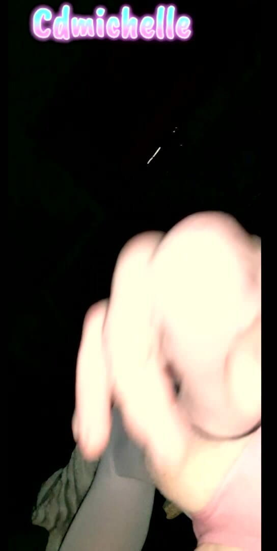 Cd Michelle lingerie: Travmichelle indossa sexy lingerie rosa si masturba fino alla sborrata