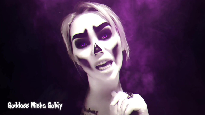 Goddess Misha Goldy: ¡Mis poderes oscuros harán que tu impulso de masturbarse esté...