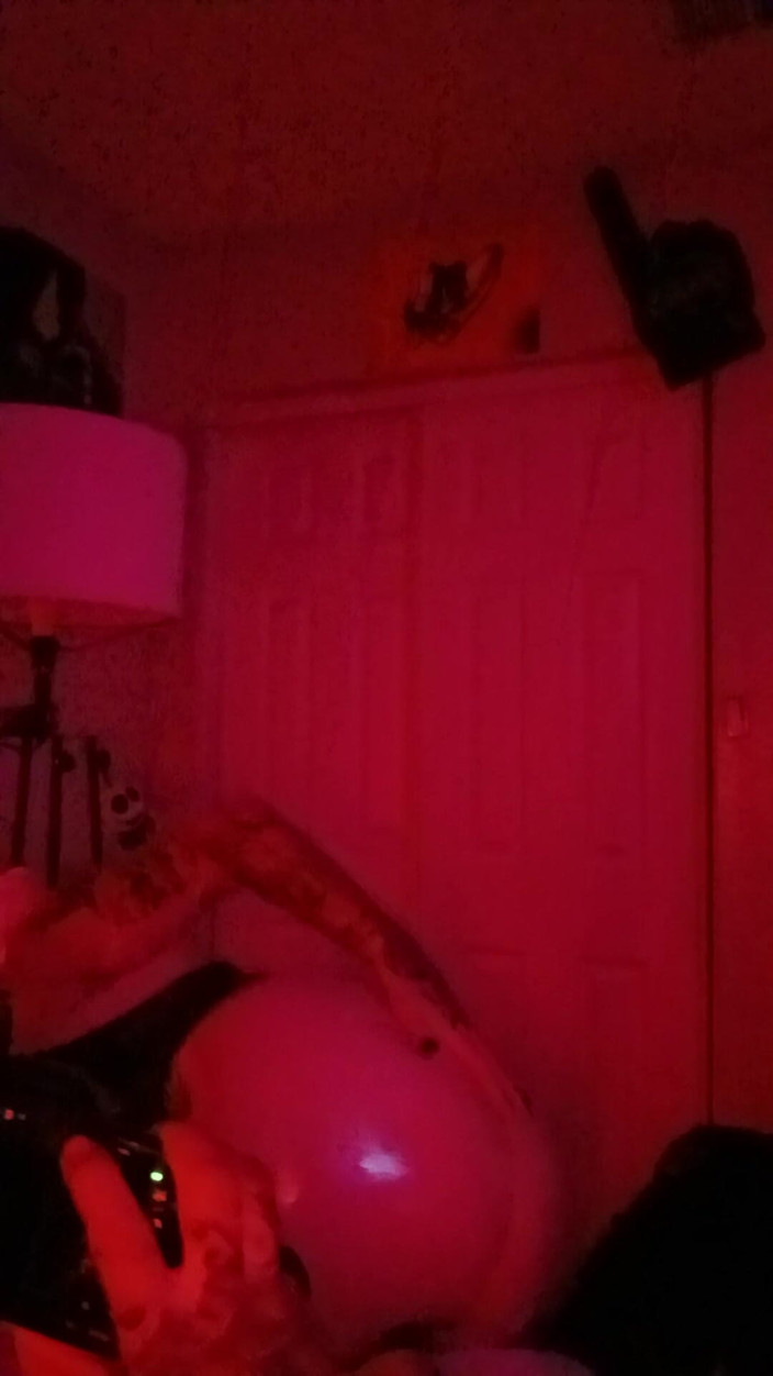 Gothic_gangsta: De l’huile pour bébé sur mon corps pulpeuse et taté