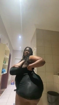 Kojící prsatá SSBBW MILF prsa a uctívání zadku