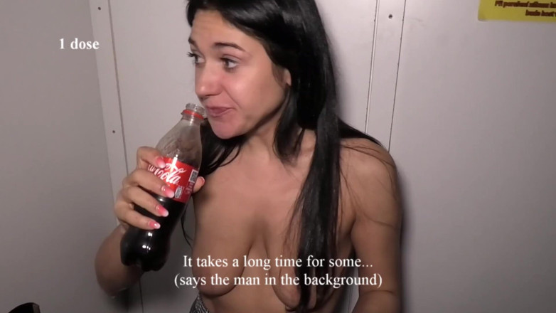 First Gloryhole: Karolina - Um Homem Fora de Muitos Homens (apenas Parte do Vídeo)