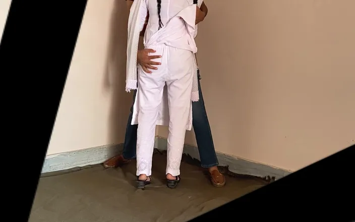 Desifilmy45: Desi Girl Took Off Her Salwar in Class and Fucked...