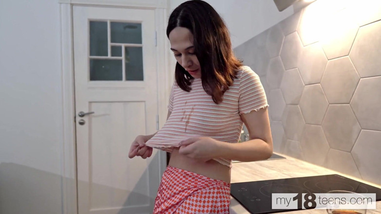 My 18 Teens: My18teens - Cute Natural Girl Roxy Muray Fucks Her Pussy with...