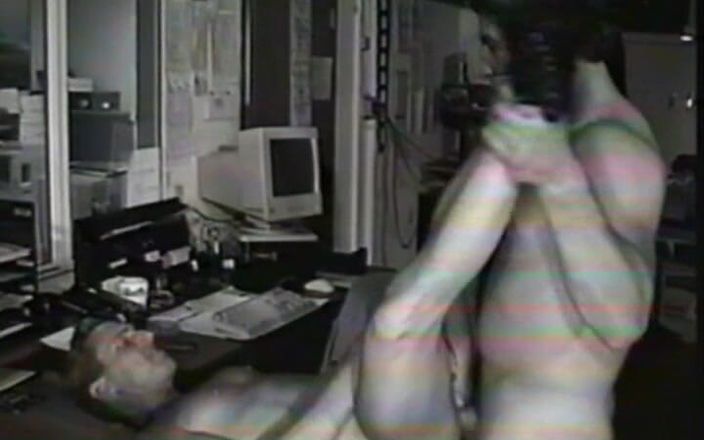 Gay RetroX VHS: Des hommes savourent un feu intime n° 3