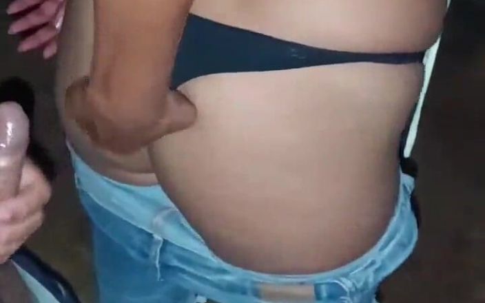 Karely Ruiz: Après la soirée, une jeune fille se fait surprendre dans...