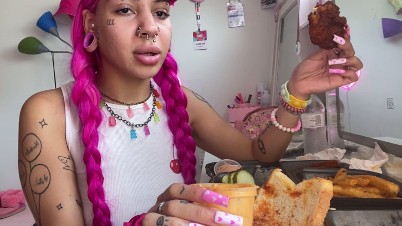 Nali Marie: Comida picante Mukbang Vlog extra caliente palos de mozzarella