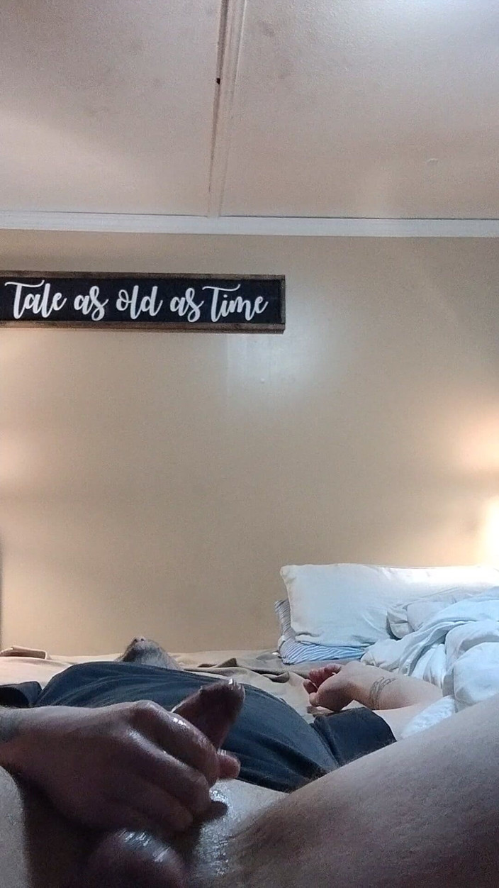 Mofarmer92: Ayah tiri yang sange lagi asik ngocok kontolnya