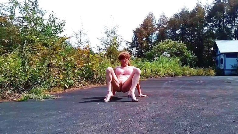 Pai-chan: 봄 공원에서 벌거 벗은 Pai-chan