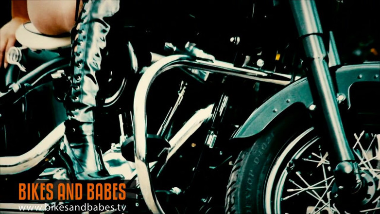 Bravo Models Media: Roxy Rocka - bicicletas e gatas na tv em vídeos sensuais