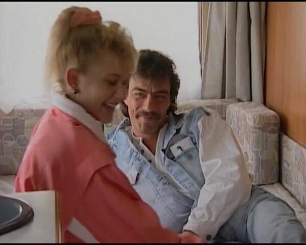 German amateur couples: Любительська німецька блондинка отримала анальний у відпустці