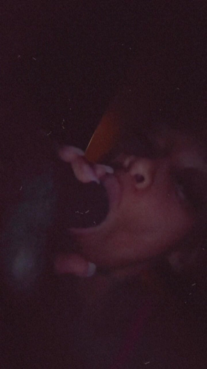 SexLoveRed: Kouřím ho minutu