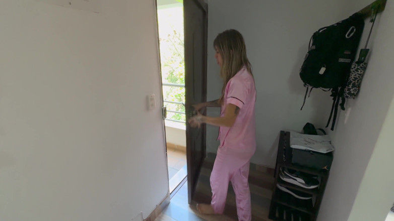 MIKEZANDER01: Moja żona przyłapała mnie na ruchaniu się z przyrodnią siostrą!!