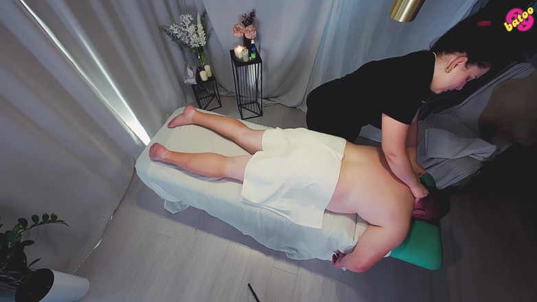 beauty_and_the_other_one: He Booked a Premium Relaxation Massage but Also Got Double...