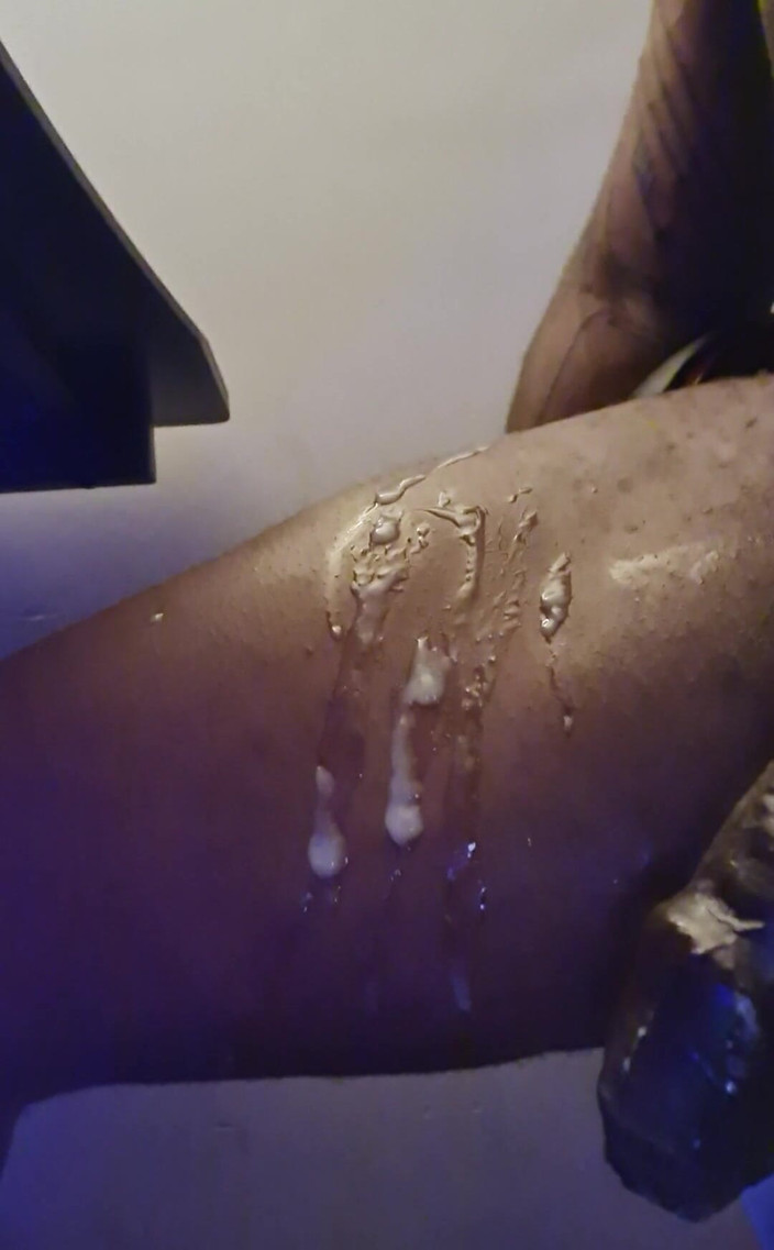 Amadeus: Sperma tropft über mein bein, kann es kaum erwarten, bis die...